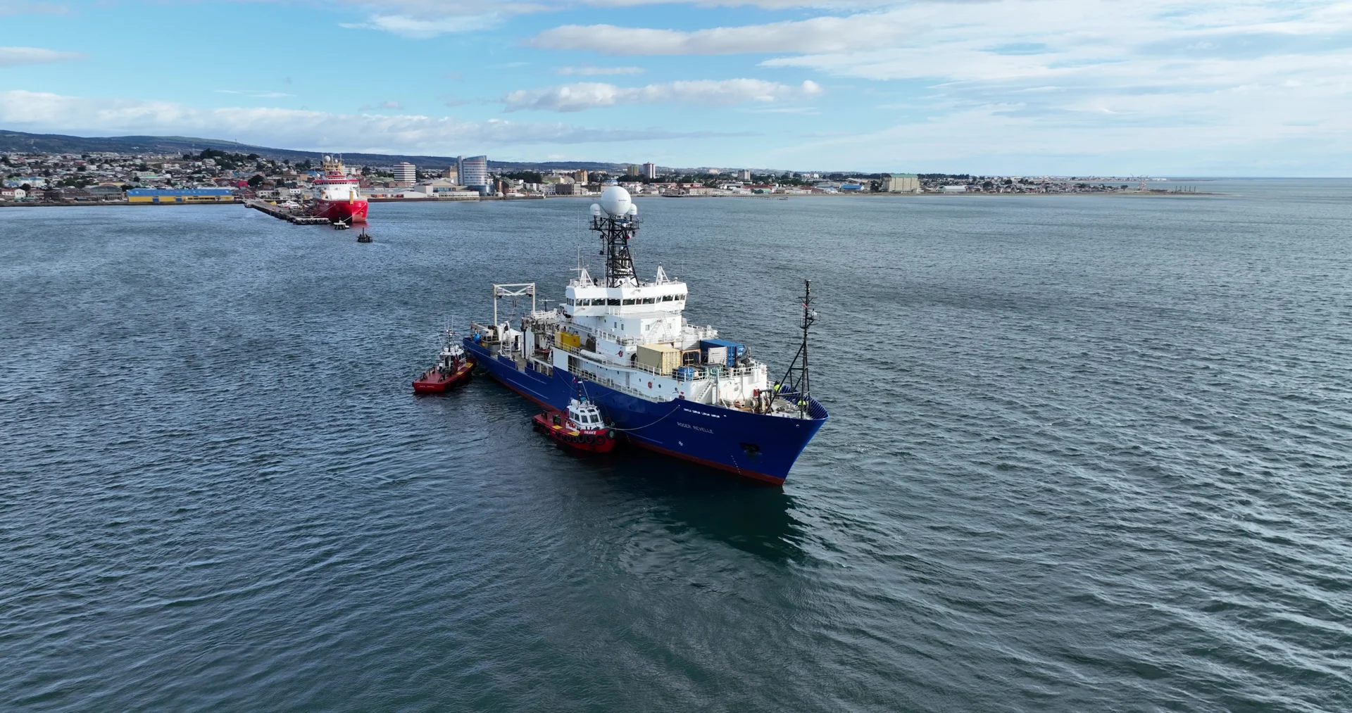 Actividad marítima en el puerto de Punta Arenas